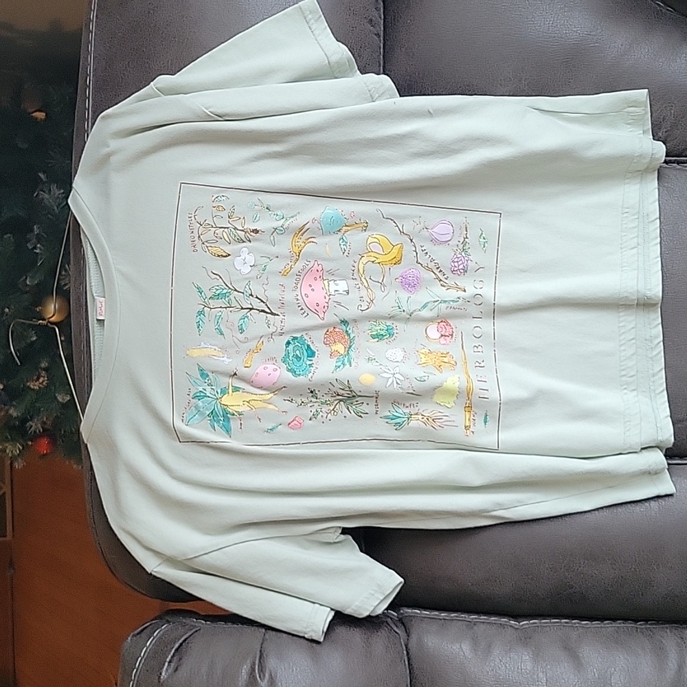 Romwe Tshirt, size Large, Mint green